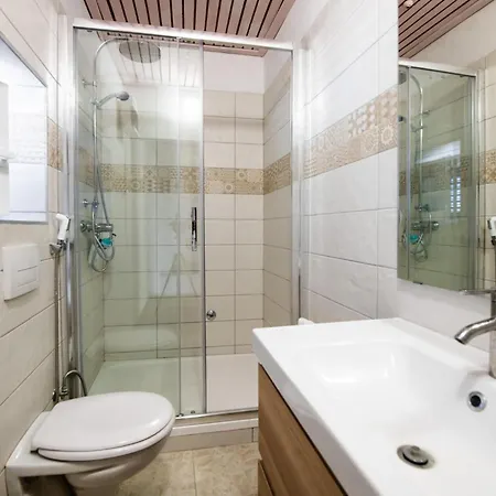 2 Bedroom Gorgeous In