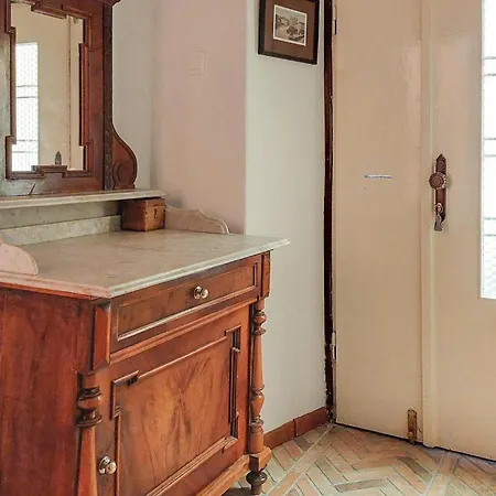 2 Bedroom Gorgeous In Feriehus Labin (Istria)