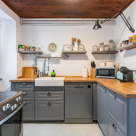 2 Bedroom Gorgeous In Labin (Istria)